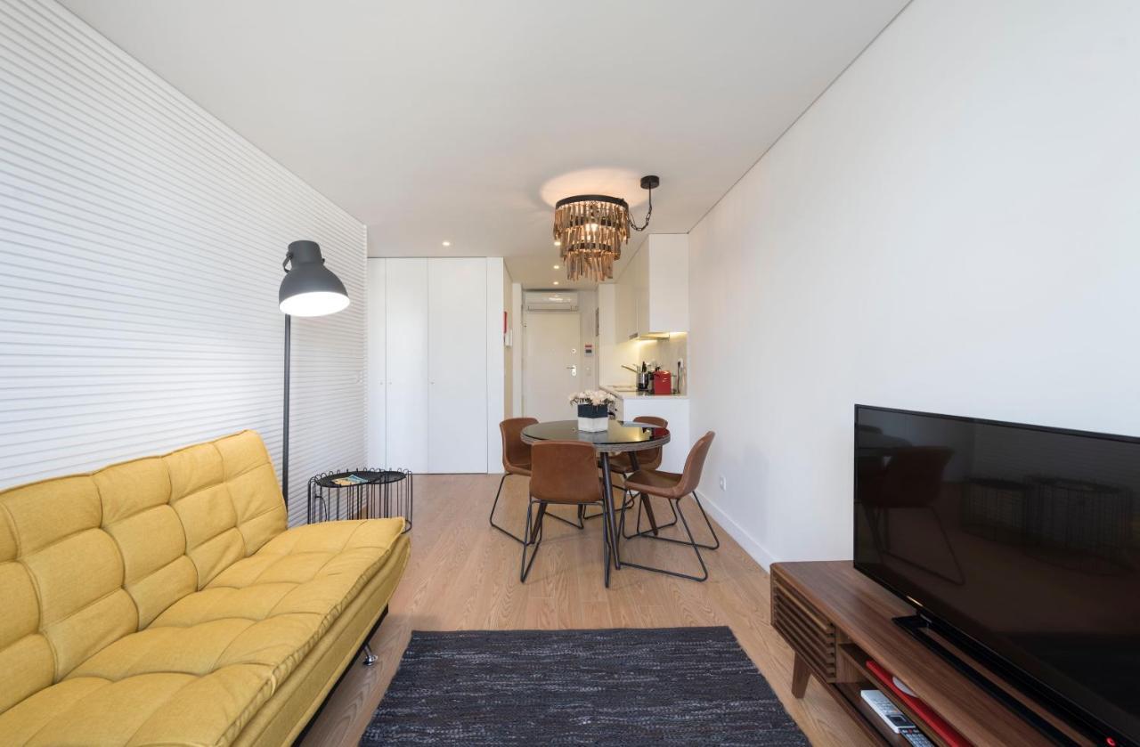 Lovelystay - Central Flat W/ Ac & Balcony Porto Exterior photo
