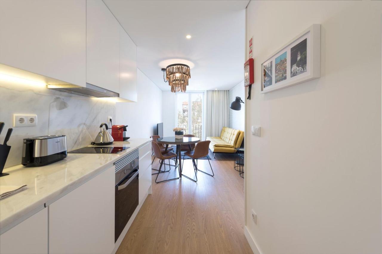 Lovelystay - Central Flat W/ Ac & Balcony Porto Exterior photo